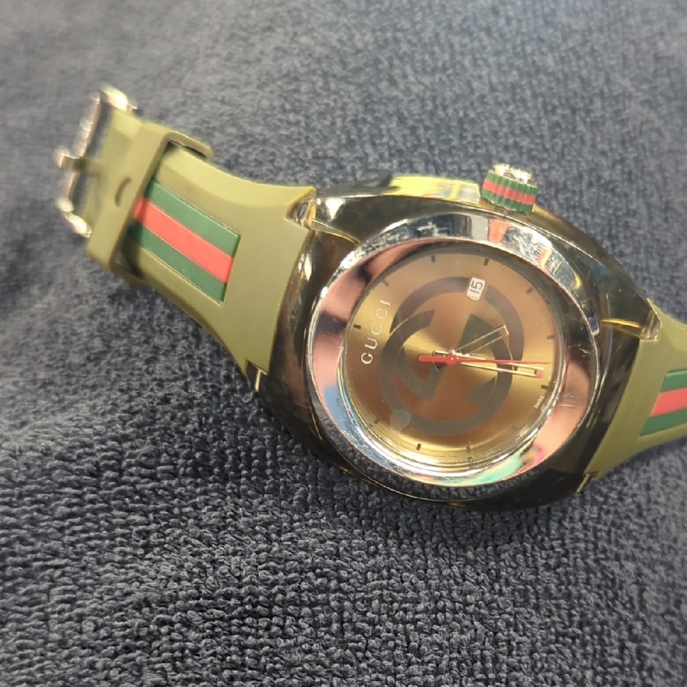 UNISEX Gucci Gold Dial Watch with Green and Red Strap!